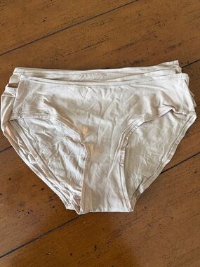 NWOT Quince Second Skin Briefs / Panties - 3 pack - Medium